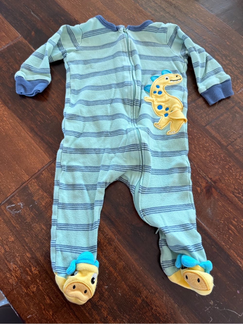 👚CLOSET CLEAN OUT SALE👖Striped Dino Footie Pjs 6M